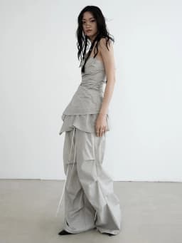[EAM] High Waist Gray Drawstring Ruffles Pleated Long Wide Leg Pants New Trousers Women Fashion Tide Spring Autumn 2026 1DH6257