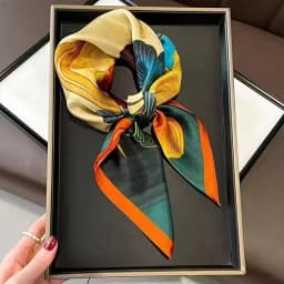 Elegant 27.56inch Floral Print 70cm Square Beach Satin Scarf Casual Elegant Thin Breathable Neck Women Head Wrap Hair Scarves