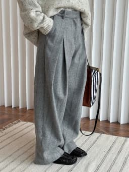 [EAM] High Waist Brown Striped Pleated Long Thick Wool Wide Leg Pants New Trousers Women Fashion Tide Autumn Winer 2026 1DH7548