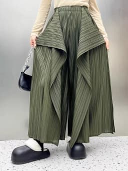 EAM Black Pleated Irregular High Elastic Waist Wide Leg Pants New Loose Trousers Women Fashion Tide Autumn 2026 30A2833
