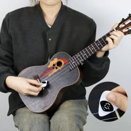 2-in-1 Guitar Pick & Tuner - Portable, Multi-Purpose Pitch Calibrator for Folk Guitars and Ukuleles, 12-Tone Equal Temperament,