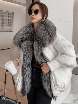 Female Large Fox Fur Collar Outerwear Thick Warm Fur Real Fur Coat Winter Jacket Women White Duck Down Jackets Hooded