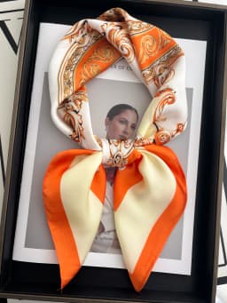 Vintage Chain Print Satin Square Scarf Soft Lightweight Women’s Fashion Accessory for Hair Neck Shawl Elegant Hair Scarf