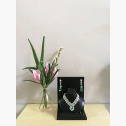 1:6 Doll Mini Jewelry Earring Necklace Set (including Display Rack) Model for Doll Decorative Toys, Doll Gift Accessories