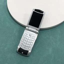 V77 Ayxta GSM CellPhone 2.4inches MTK Dual SIM Dual Standby Flashlight Music Player Bluetooth Flip Mobile Phone