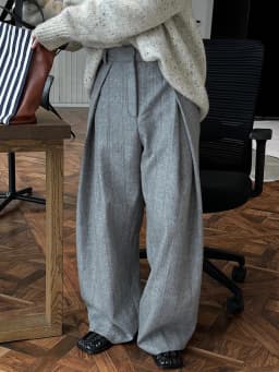 [EAM] High Waist Brown Striped Pleated Long Thick Wool Wide Leg Pants New Trousers Women Fashion Tide Autumn Winer 2026 1DH7548