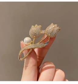 Green Red Crystal Rhinestone Four-Leaf Clover Flower Brooches Lapel Pins Jewelry Clothing Accessories Brooch for Women 2024