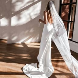 Spaghetti Straps Satin Mermaid Wedding Dress Deep V Neck Open Back Bridal Gown Pearl Veil Long Train Simple Civil Bride Dress