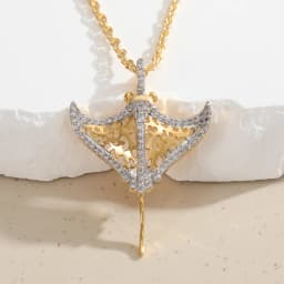 Creative Two-Color Devilfish Pendant Necklace Made of Copper. Batfish Necklace Suitable for Daily Casual and Ocean Style Outfits