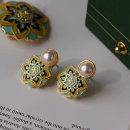 Vintage Baroque Embossed Enamel Flower Brooches Stud Earring Set Pearl Brooch Women Clothing Party Accessories Gift