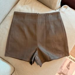 Solid Color 2026 Autumn and Winter New Minimalist High Waist Holiday Shorts Femininity Versatile Casual Fashion Short Pants