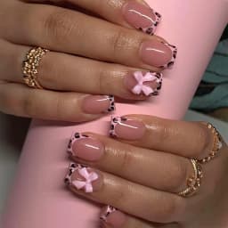 24Pcs French Short Square White Reusable False Nail Tips with Rhinestone Star Chain Nude Pink Acrylic Lovely Nails Fashion Set
