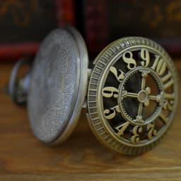 Hollow Retro Lucky Turntable Shape Digital Quartz Pocket Watch Men Fans Souvenir Gifts with 80cm Neck Chain Gift Watch