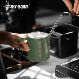 MHW-3BOMBER Classic Milk Frothing Pitcher 500ml Red Stainless Steel Steaming Pitchers Cappuccino/Latte Art Milk Cup Coffee Tool
