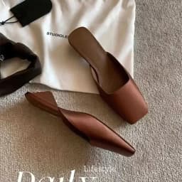 Elegant Satin Strange Style Low Heel Slide Sandals Women Comfortable Sexy Square Toe Slippers Summer Casual Designer Flip Flops