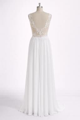 Modern Wedding Dresses 2026 V Neck Lace Appliques Backless Beach Boho Bridal Dresses Women's Duabi Brides Dress Customized