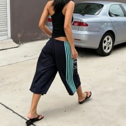 Women Side Stripes Raw Edge Wide Leg Capri Sweatpants Elastic Waist Loose Fit Baggy Cropped Casual Jogger Knee Length Trousers