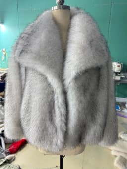 Women's Artificial Fur Coat with Large Lapel Short Fashionable Fox Fur Style Fluffy Plush Clothing for Ladies