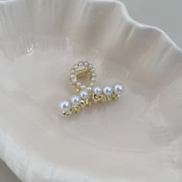 High-End Hair Clips 2025 New Bangs Pearl Shark Small Grab Clip Female Back of the Head Spoon Clip Half Tie Hair Accessories