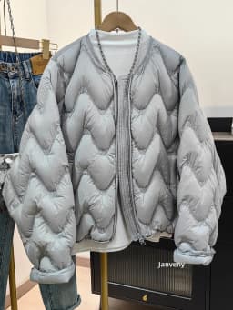 New 2026 Autumn Winter Lightweight Wave Quilted Puffer Jacket Women Loose Round Neck Short White Duck Down Coat Outwear