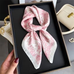 2024 Luxury Floral Print 70cm Square Silk Scarf Women Designer Scarves Bandana Foulard Shawl Hijab Echarpe Hairband Tie Ribbon