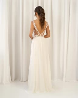 Modern Wedding Dresses 2026 V Neck Lace Appliques Backless Beach Boho Bridal Dresses Women's Duabi Brides Dress Customized
