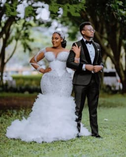 High Quality Pearls Beads African Wedding Dresses Luxury Mermaid Illusion Sleeve Ruffles Train Bridal Gown Customized