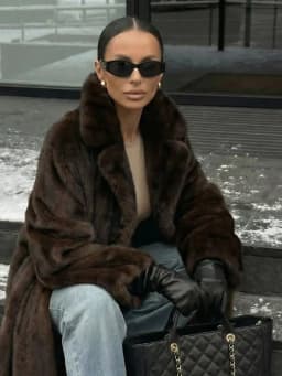 Winter High Quality Long Thicken Warm Faux Fur Jacket Women Luxury Double Pocket Fluffy Brown Wide Lapel Fur Jacket Overcoat