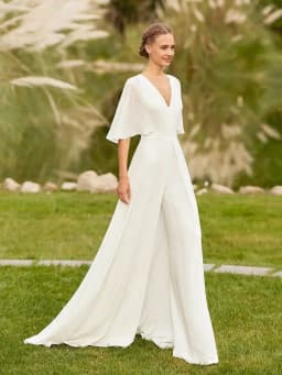 Lovely Beach Wedding Dresses White 2024 Pants Suit Bridal Gowns Half Sleeves Bride Dress V Neckline Wedding Gowns Summer Boho