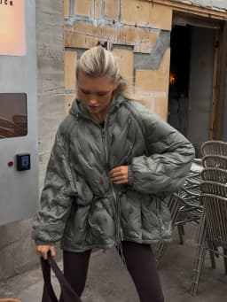 2026 Winter Solid Women Thicken Coat Casual Long Sleeve Hooded Zippers Pleated Female Outwear Elegant Lady Oversize Jacket