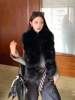 2025 Winter New Style Short  Fur Vest Women's Warmth Outerwear Stand Collar Korean Version Plush Thickened Standard Fit