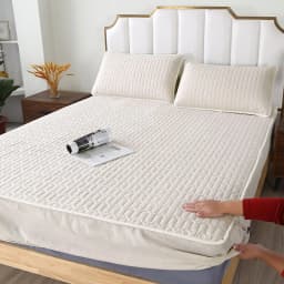 Cartoon Quilting Waterproof Fitted Sheet Cute Printed Padded Mattress Protector Skin-Friendly Non-Slip Mat with Elastic Band