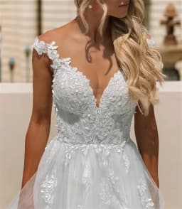 Customized Boho Tulle Wedding Dresses A Line Sleeveless Tiered Lace Appliques Bridal Gown Dress Floor Length Wedding Gowns