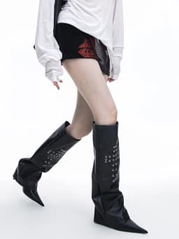 [EAM] Black Rivet Pu Leather Leg Warmers Knee Sleeve Personality Women New Fashion Tide All-match Spring Autumn 2026 1DK0291