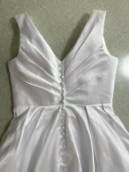 Simple Satin Wedding Dress Customized V Neck Sleeveless Pleat Slit Back Zipper Buttons A Line Bridal Gown Robe De Mariee