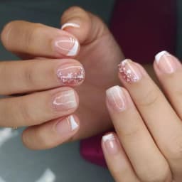 24Pcs Medium Short Square False Nails Glittering Nail Art White Wearable Fake Nail Silver French Full Cover Press on Nail Tips