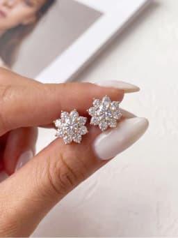DW 0.5CT Moissanite Diamond Flower Stud Earrings for Women Real 925 Sterling Silver Solitaire Eternity Wedding Party Jewelry