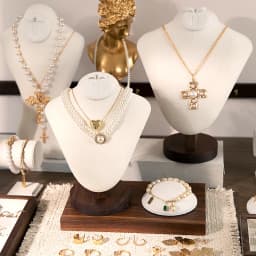 Walnut Base Linen Neck Mannequin Jewelry Display Bust Necklace Chain Pendant Showcase Stand For Shop Shooting Display