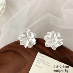 Pure White Women's Dangle Earrings Blooming Flower Acrylic Enamel Butterfly Imitation Pearl Heart Hanging Earrings Elegant Brinc
