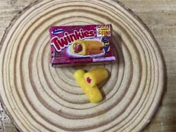 1/12 Scale Miniature Hostes,s Cakes Dollhouse Food Mini Cakes Mini Dollhouse Groceries Mini Doll Food Diorama and Snack Cake