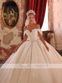 Julia Kui Custom Made Luxury Beading Pearls Appliques Ball Gown Wedding Dress Off Shoulder Short Sleeves Sweetheart Bride Gowns
