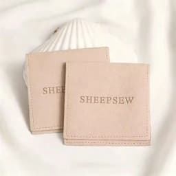 50pcs SHEEPSEW Microfiber Jewellery Envelope Pouches Custom Deboss Logo Multi Colors Jewelry Packaging Bag For Bridesmaid