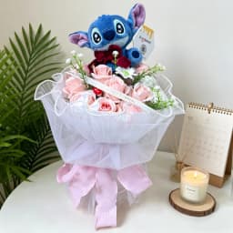 Genuine Stitch Plush Dolls Small Pendant With Artificial Flowers Handmade Bouquets Gifts For Valentine Graduation Christmas
