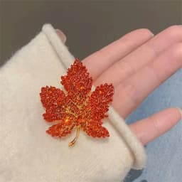 Vintage Exquisite Crystal Maple Leaf Brooch Pin for Women Trendy Clothing Collar Corsage Badge Lapel Brooch Wedding Jewelry Gift
