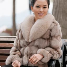 Women's Short Real Fox Fur Winter Jacket Thick Warm Natural Coat Fashion Outerwear for Cold Weather