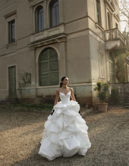 Tokyo White Off the Shoulder Customized Wedding Party Detachable Sleeves Zip Back Bridal Gown Chic A-Line Wedding Gowns 2026