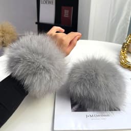 Women's Real Fox Fur Cuff Arm Warmer Lady Bracelet High-Quality Wristband Glove Fashionable Fox Fur Cuffs for Stylish Warmth
