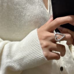 Vintage Unique Heart Motif Ring Texture Hollowed-Out Rings for Women Silver Color Temperament Jewelry Gift Daily Wear