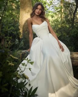 Modern Strapless Satin Wedding Dresses With Structured Bodice A Line Lace Applique vestido de novia boda 2026 Customized