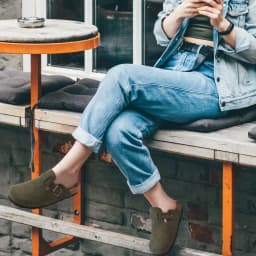Comwarm Buckle Clogs For Women Men New Genuine Suede Clogs with Arch Support Soft Cork Footbed Mules Fashion Thick Beach Sandals